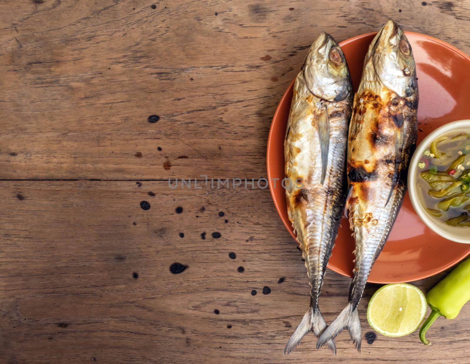 Grilled fish in plate by suththisumdeang