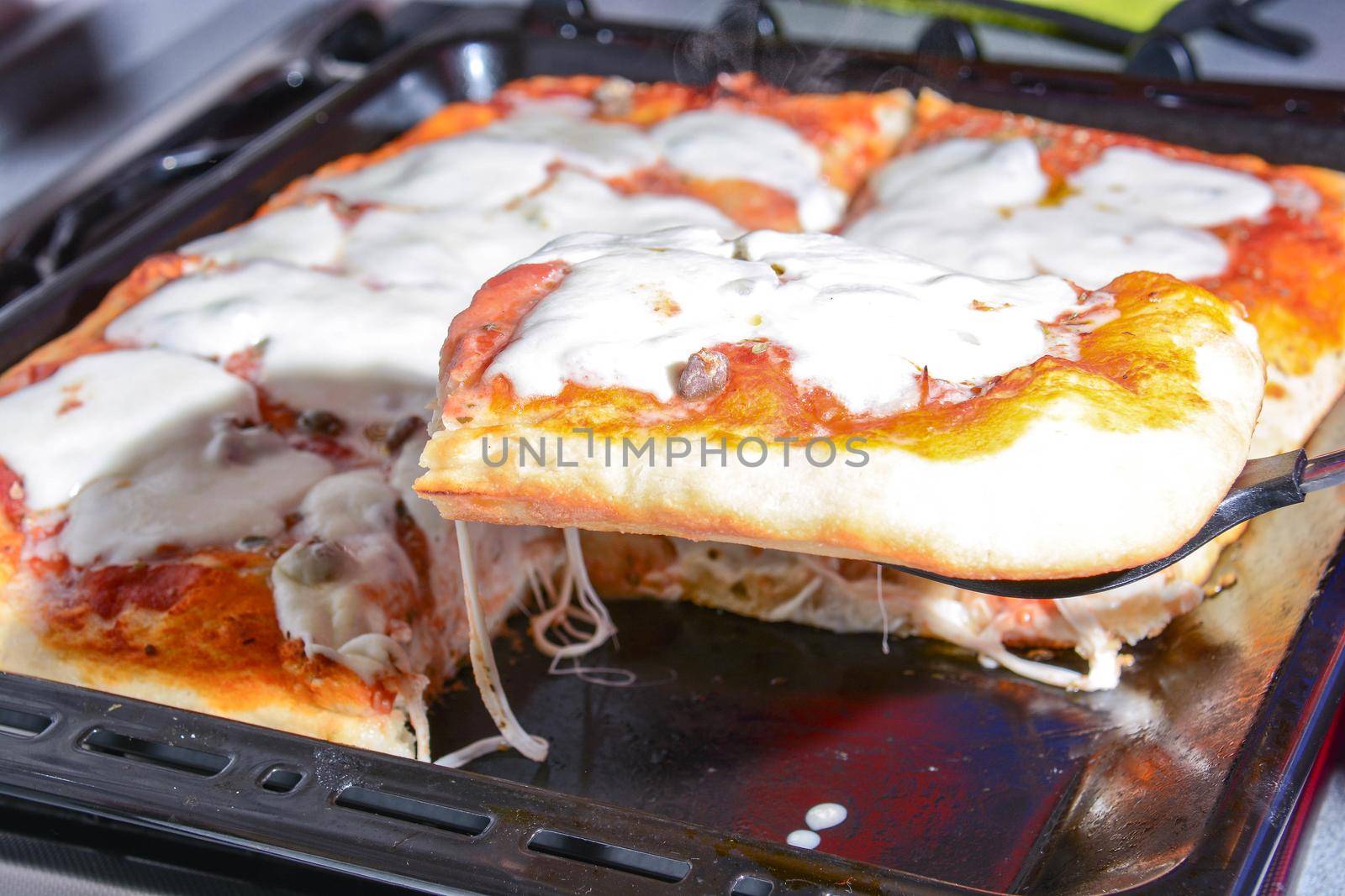 Pizza margherita by iacobino