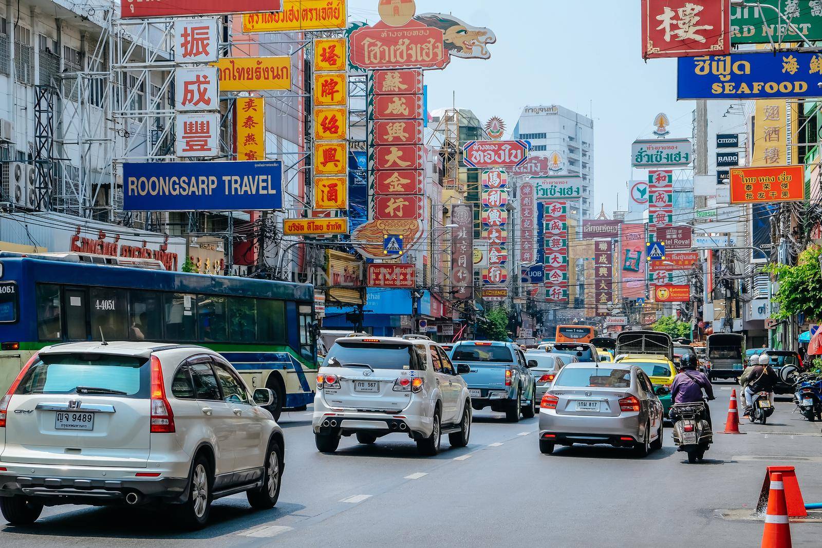 BANGKOK, THAILAND - March 19, 2021 : urban lifestyle on Yaowarat Road,chinatown of Bangkok, Yaowarat road is the center of China town in Bangkok, Thailand.