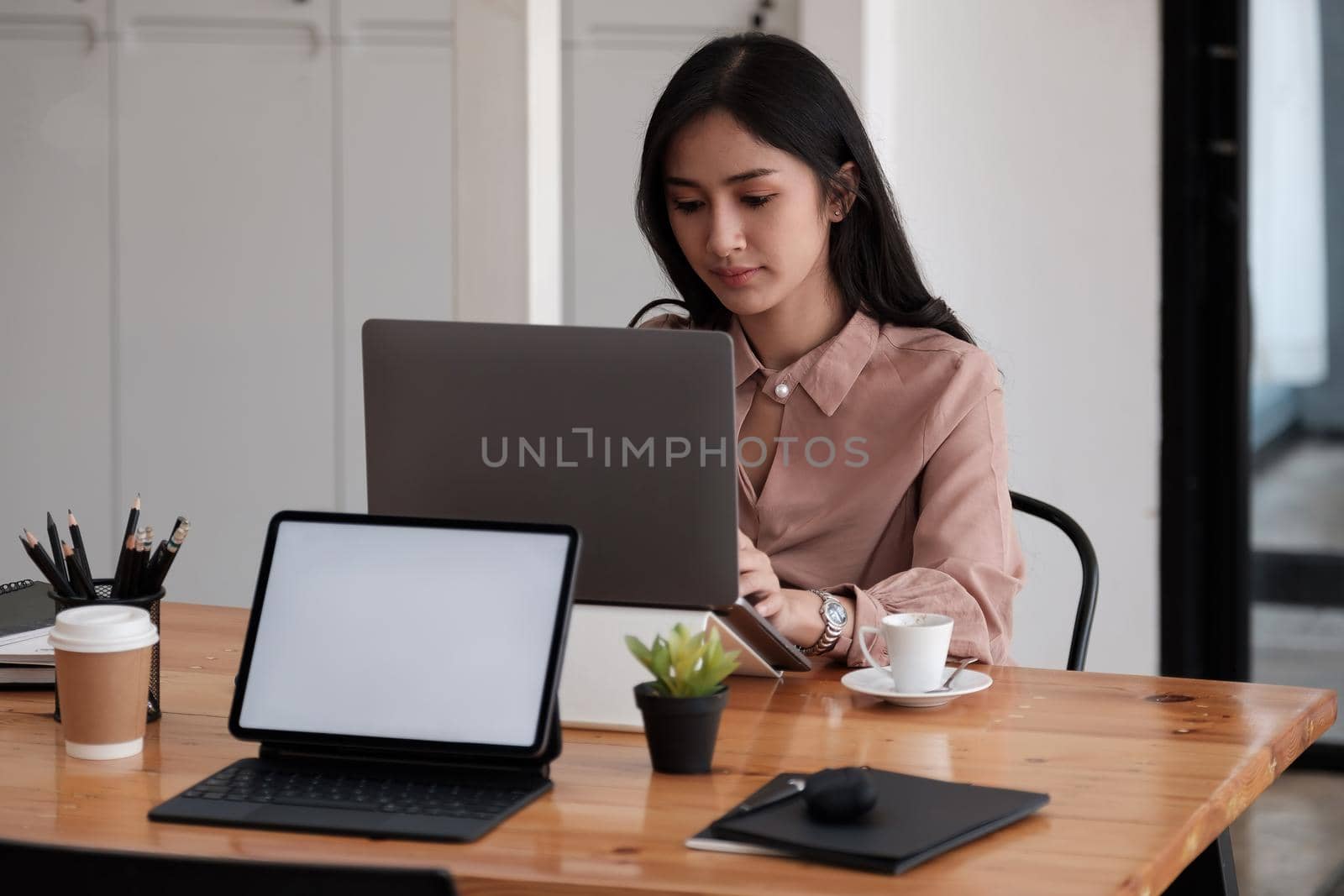 Young asian business woman working on laptop in office