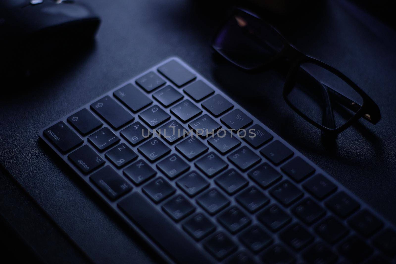 Wireless keyboard and mouse by snep_photo