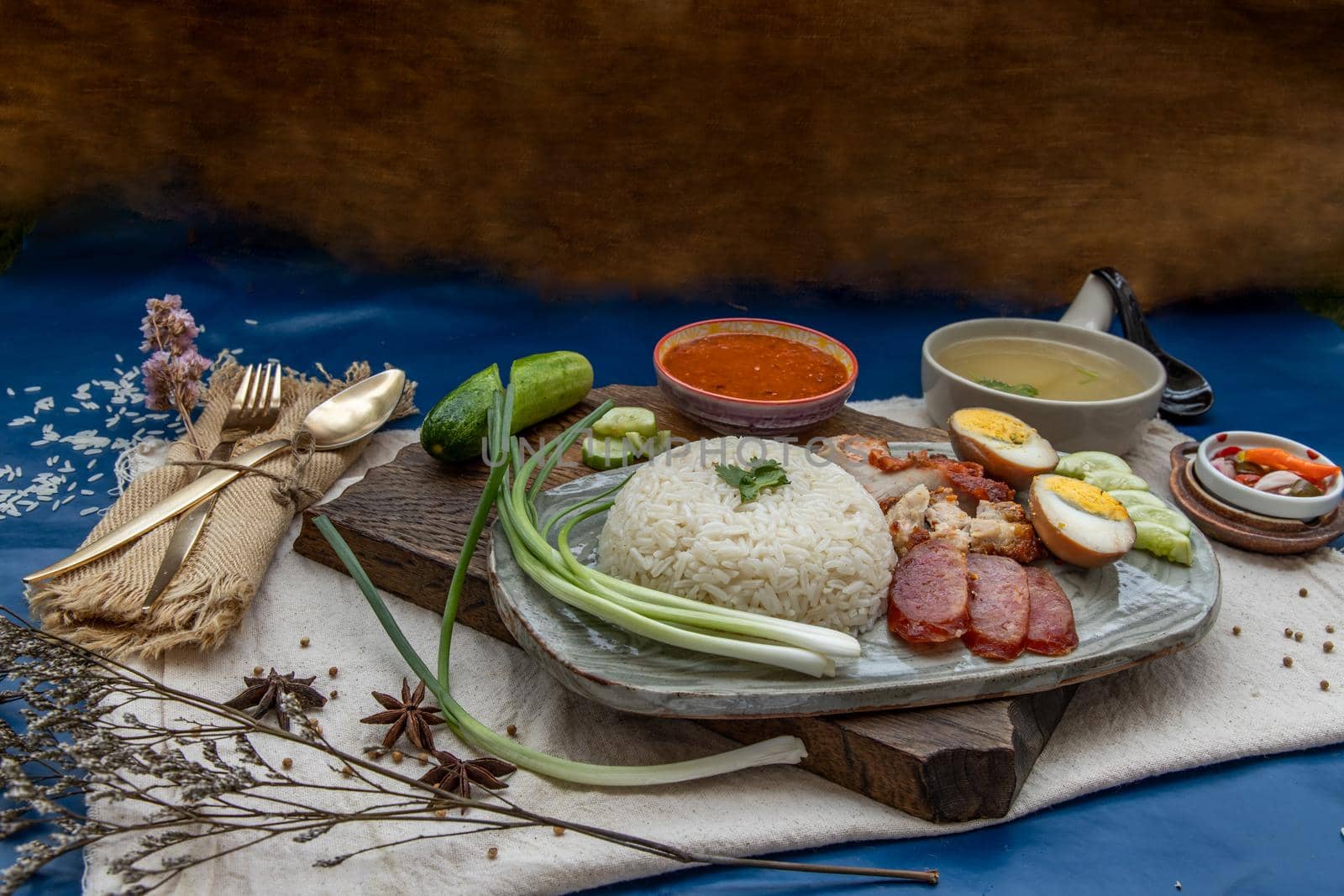 Red pork with rice (Kao Moo Dang) : Thai Style Red Barbecue Pork, duck egg and crispy pork belly, sliced cucumber with red sauce and broth.
