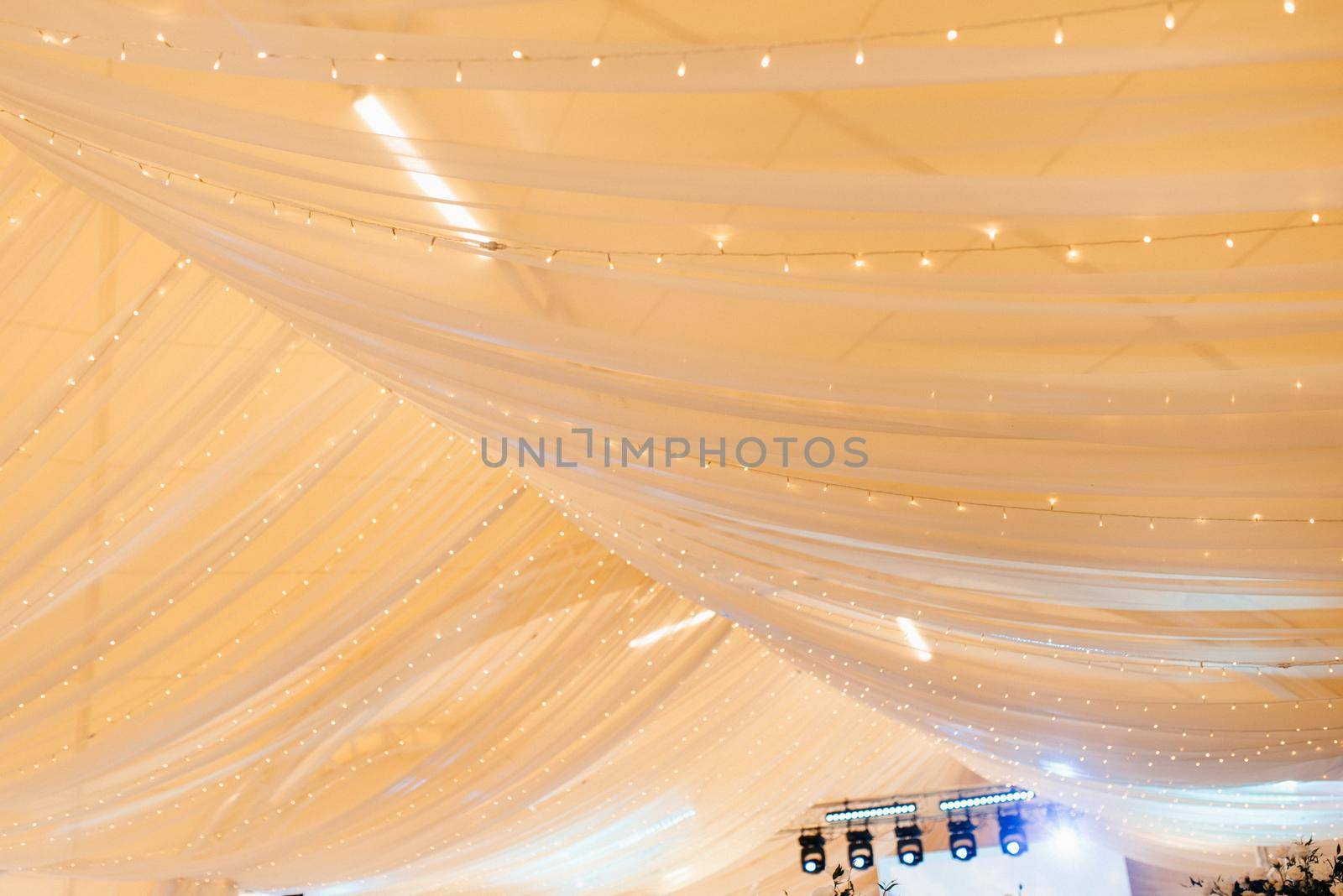 Banquet hall for weddings, banquet hall decoration, atmospheric decor