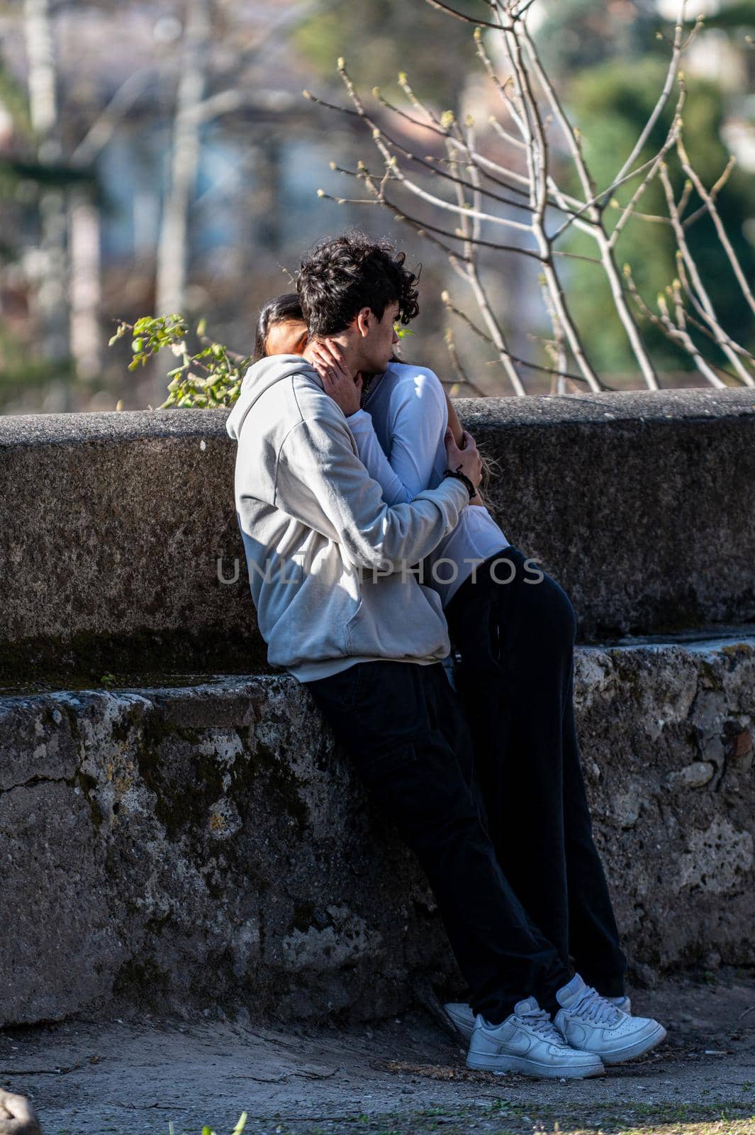 engaged couple hugging each other by carfedeph