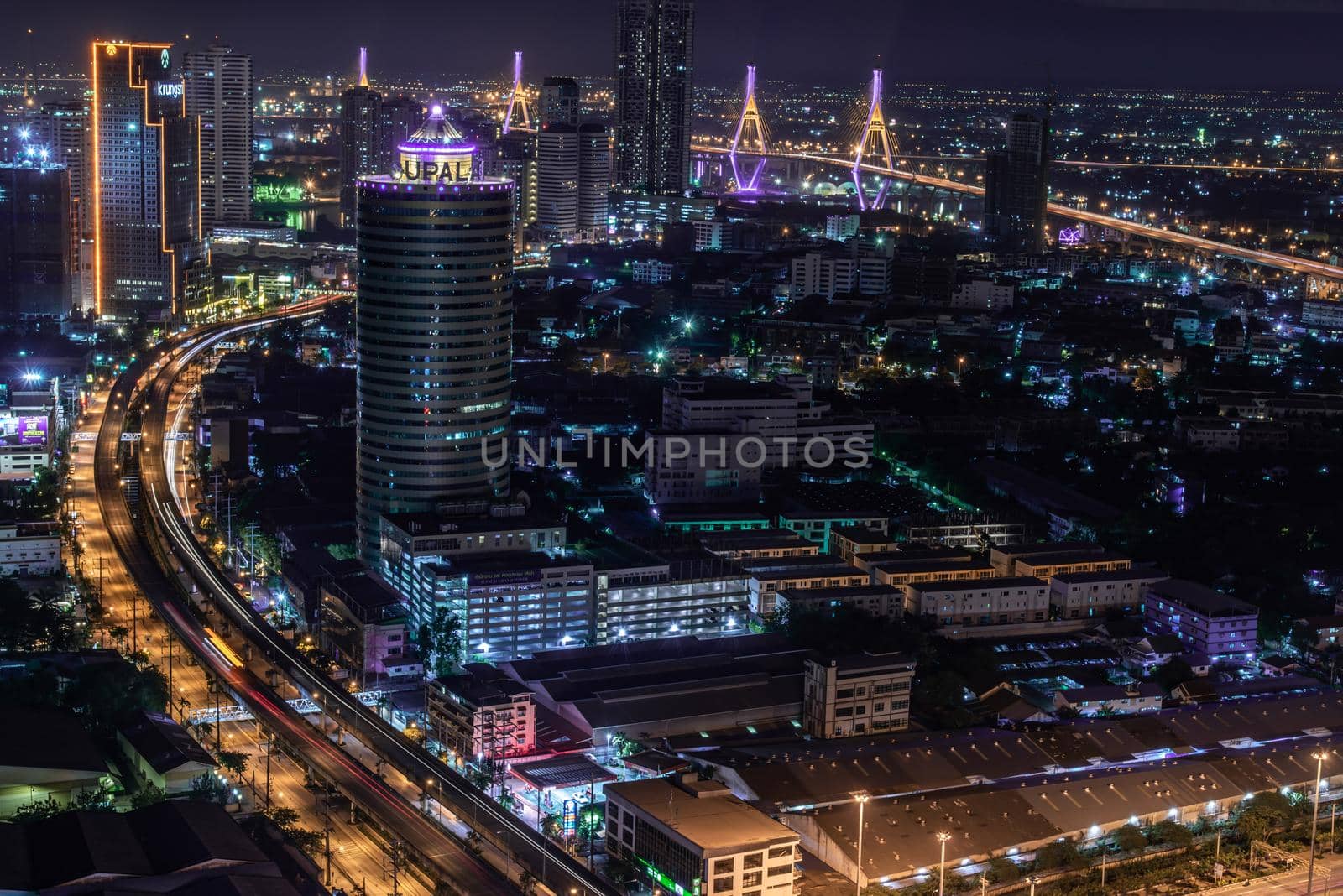 Bangkok, thailand - Nov 23, 2019 : Bangkok cityscape. Bangkok downtown at night view in the business district, Beautiful twilight give the city a modern style.