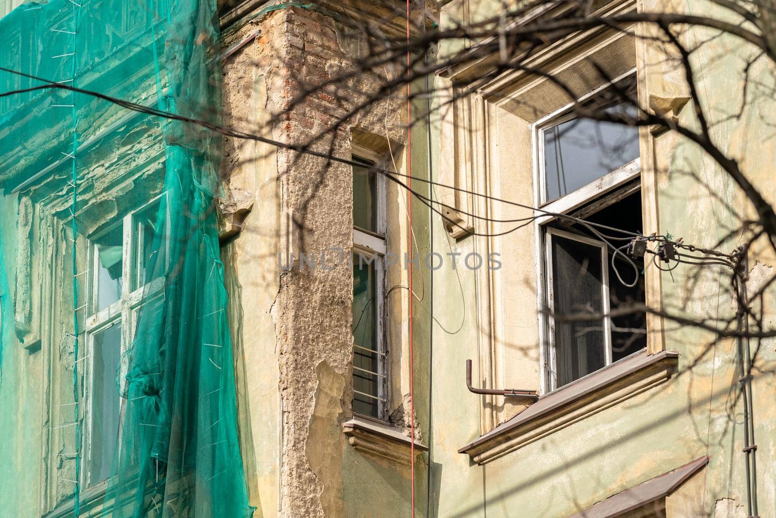 preparation of the facade of the old house for reconstruction.