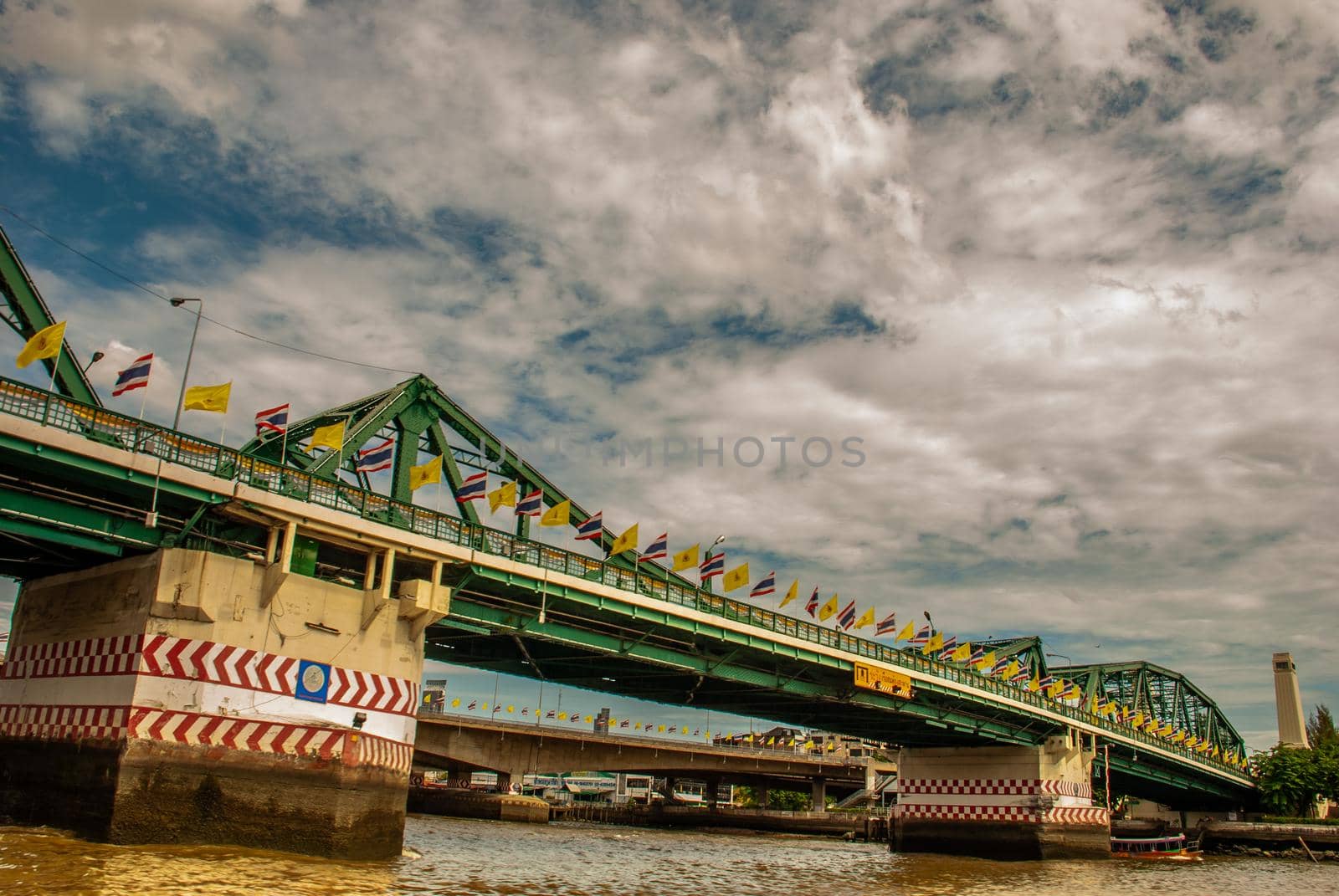 Phra Phuttha Yodfa Bridge (Memorial Bridge) is a bridge over the Chao Phraya River connecting the districts Phra Nakhon and Thonburi, Can be opened to larger ships, Vintage Style.