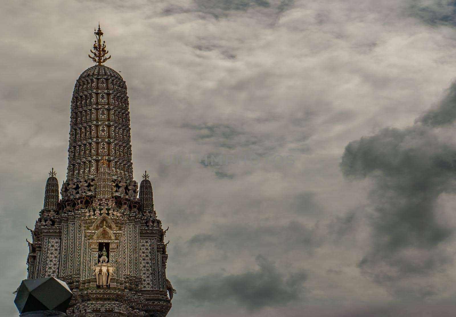 Bangkok, thailand 21 Jul, 2019 : Wat Arun Ratchawararam Ratchawaramahawihan, the temple of Dawn bangkok is a temple on the Thonburi west bank of the Chao Phraya River Wat Arun is among the best known of Thailand's landmark, Close-up