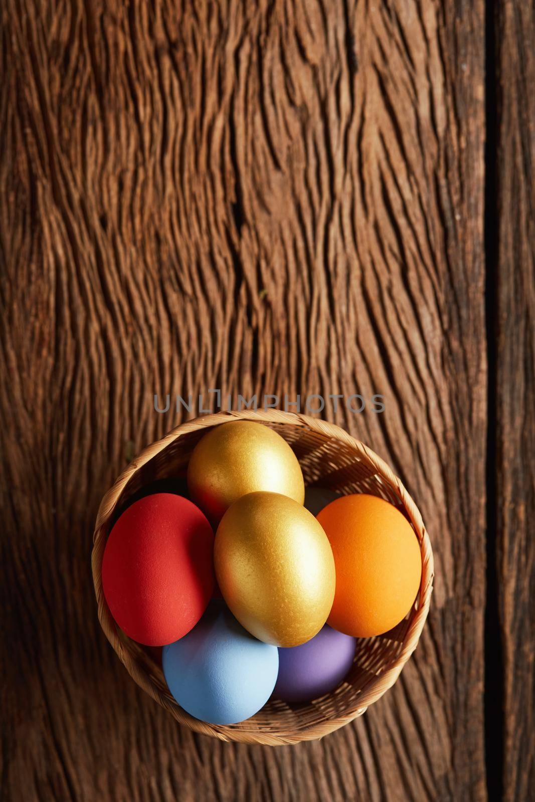 Egg Easter in basket on wooden