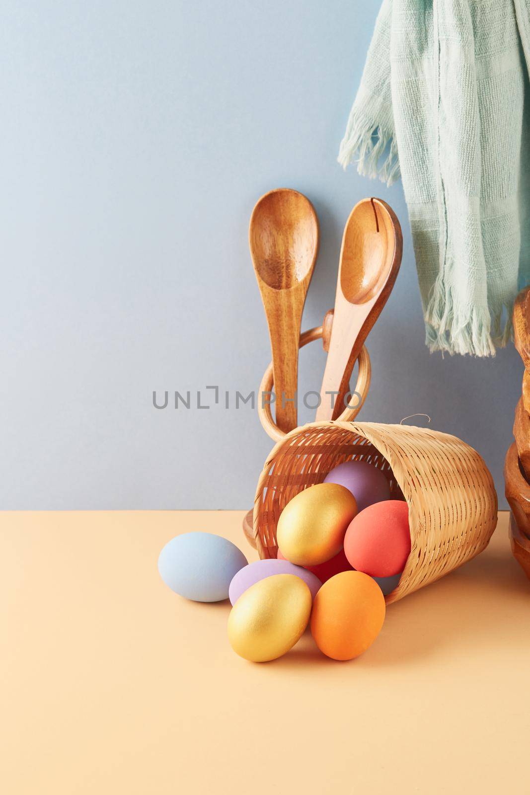 Egg Easter on wood by Wasant