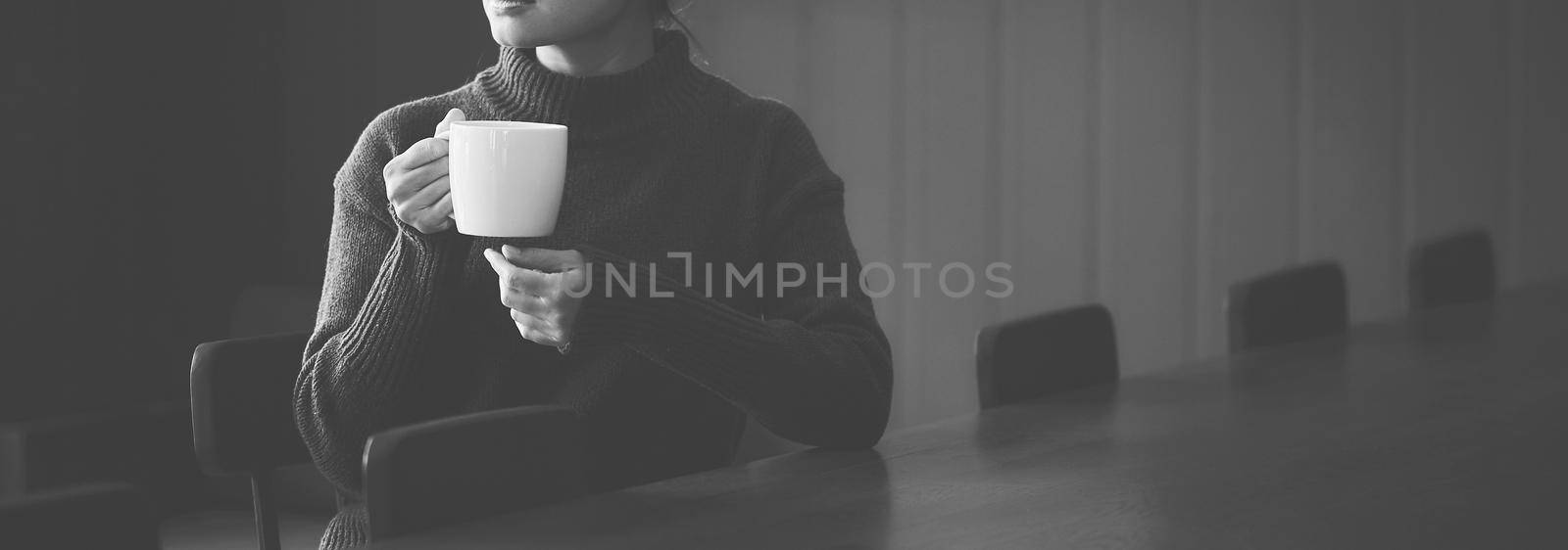 Women with coffee cup by Wasant