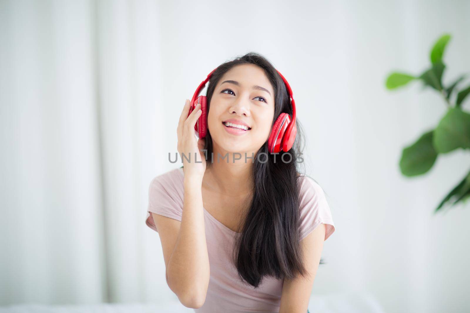 Beautiful women smile happily and relax while listening to music with headphones.