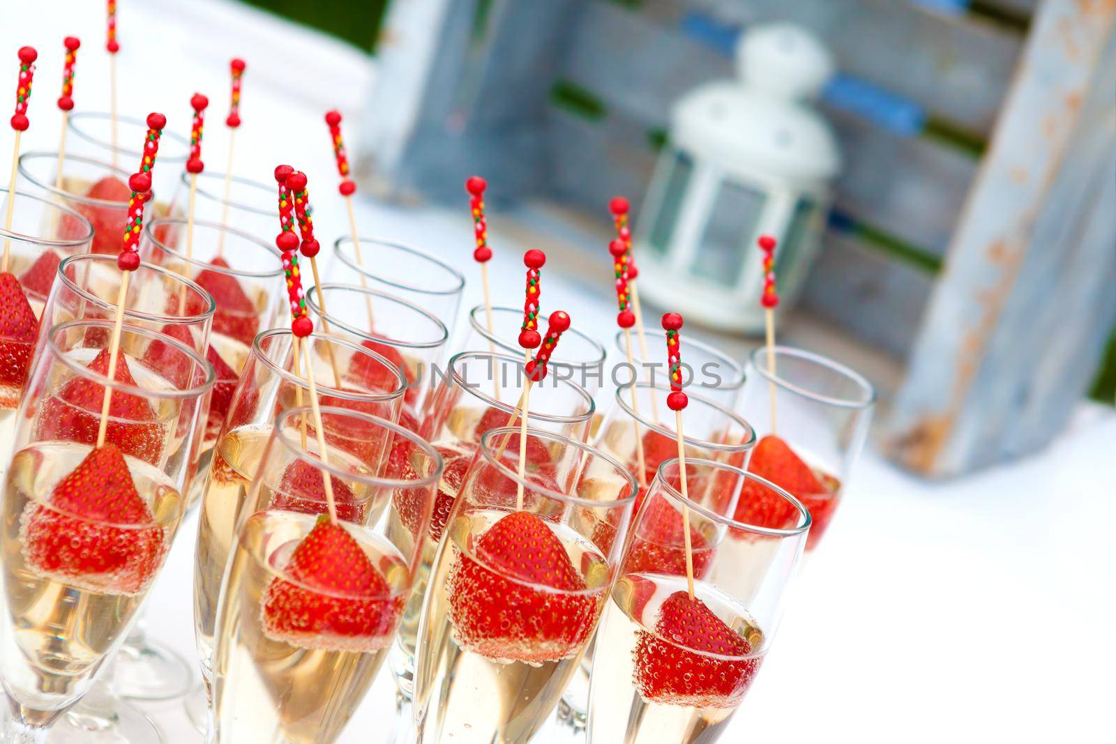 Stawberries and cava cup by carloscastilla