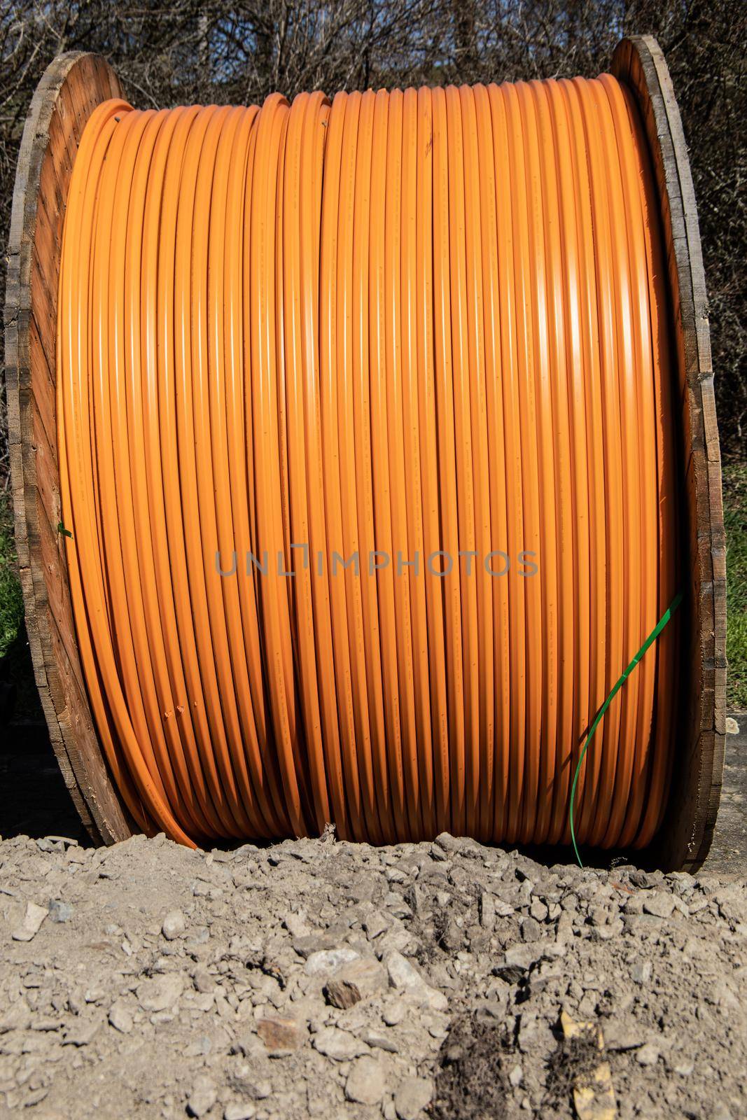 Copper cables for laying and networking along the roadside