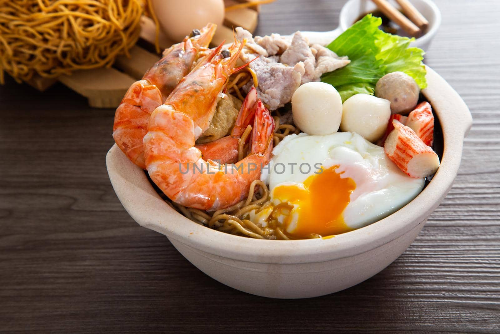 Clay Pot Yee Mee Seafood Noodle Soup  by tehcheesiong