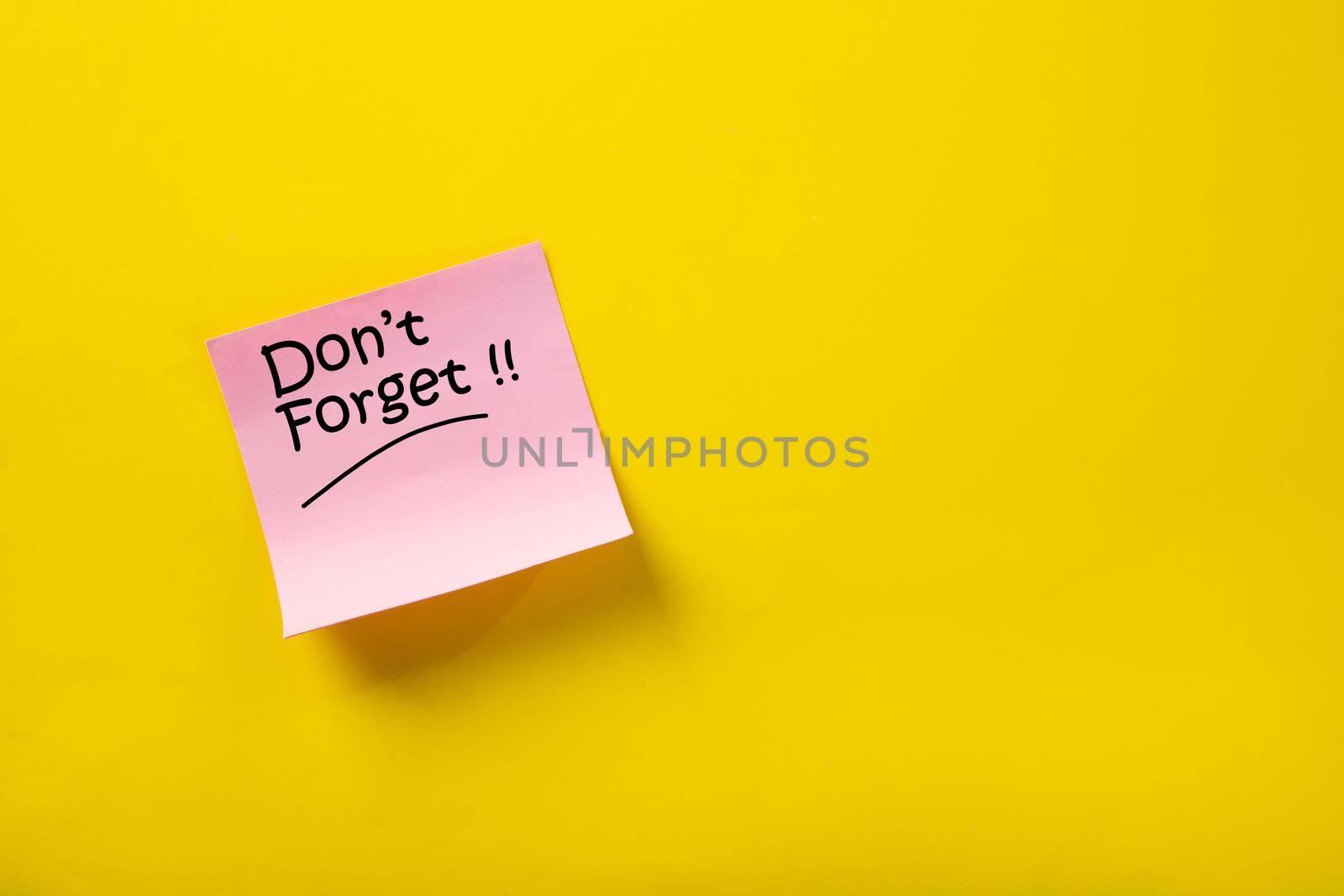 Don't forget date meeting reminder on yellow background
