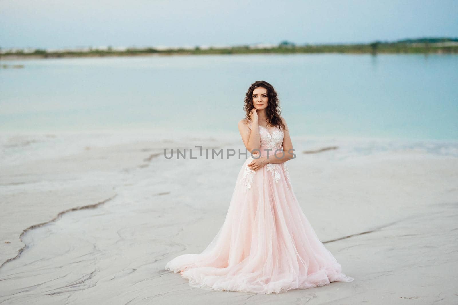 girl in a pink dress are walking along the white sand of the desert