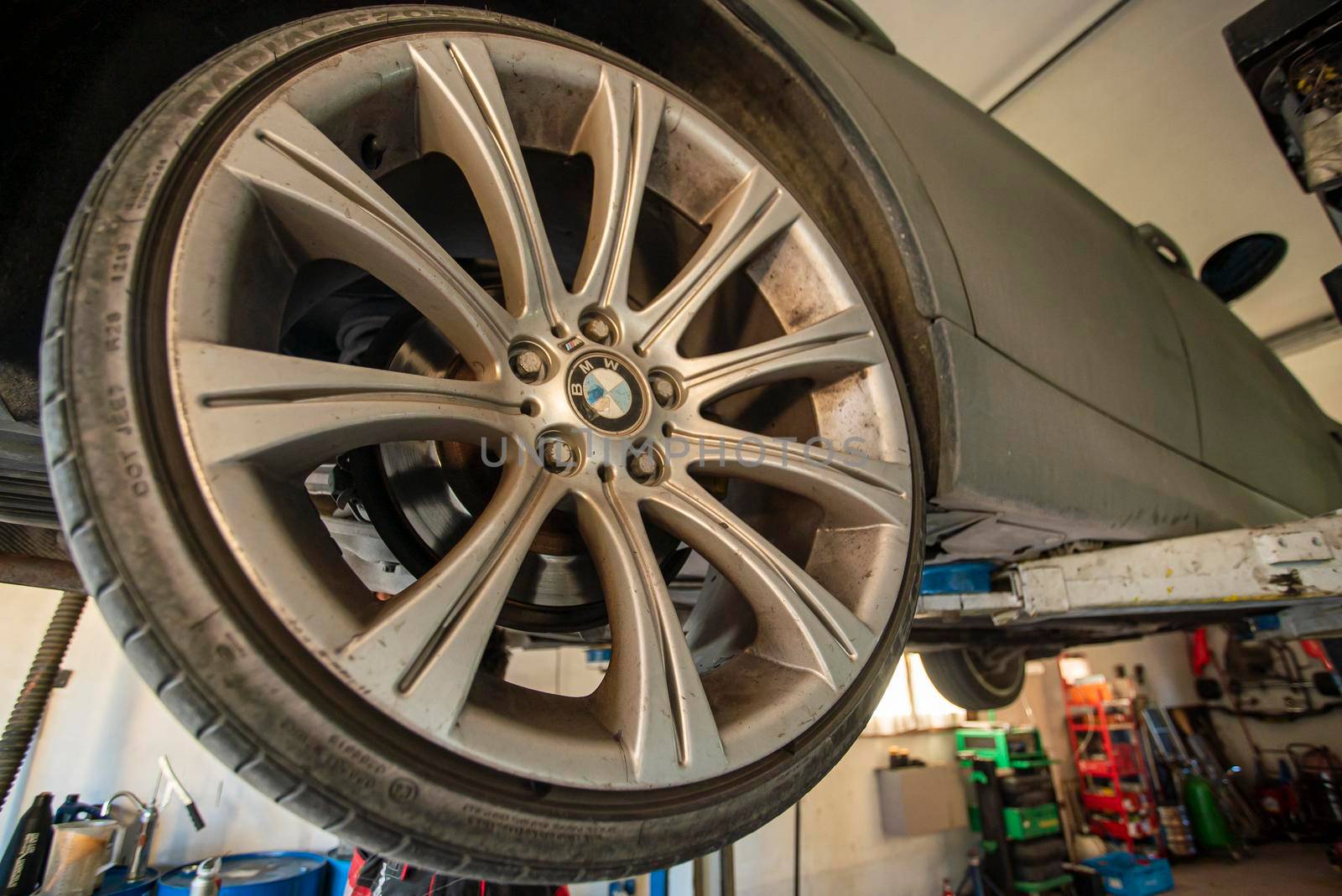 Wheel car repair service by pippocarlot