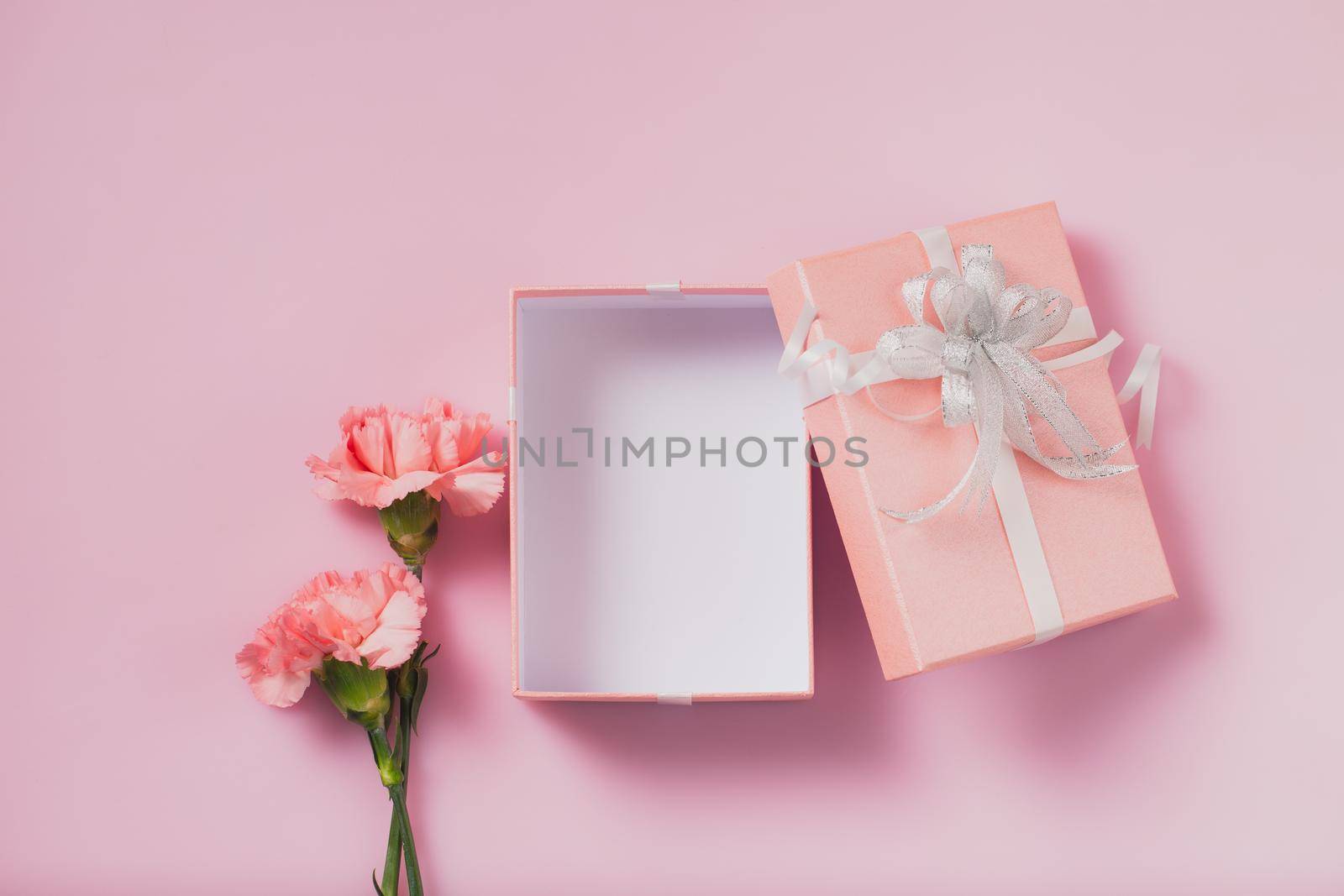 Gift box with carnation flowers by Wasant