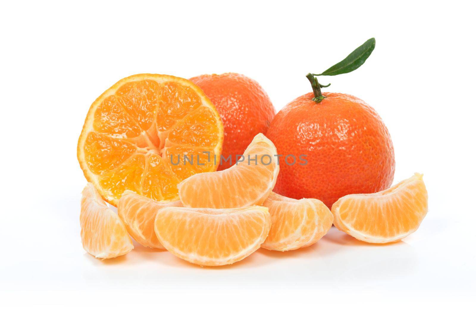 Fresh orange fruits by wdnet_studio