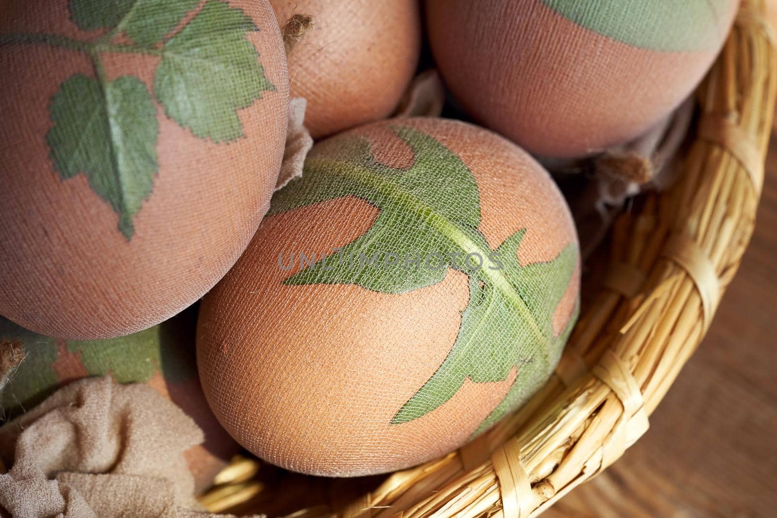 Preparation of Easter eggs for dyeing with onion peels with a pattern of herbs by madeleine_steinbach