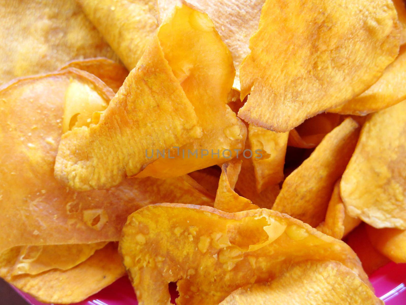 Crispy Peruvian sweet potato chips by aroas