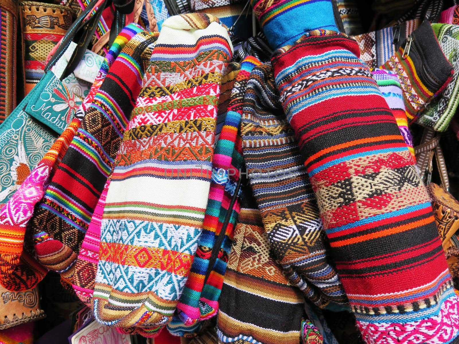 Peruvian hand made woolen fabric by aroas