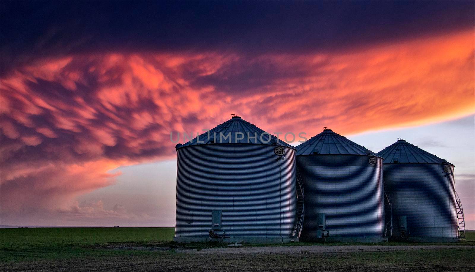 Ominous Storm Clouds Prairie Summer Rural Susnet