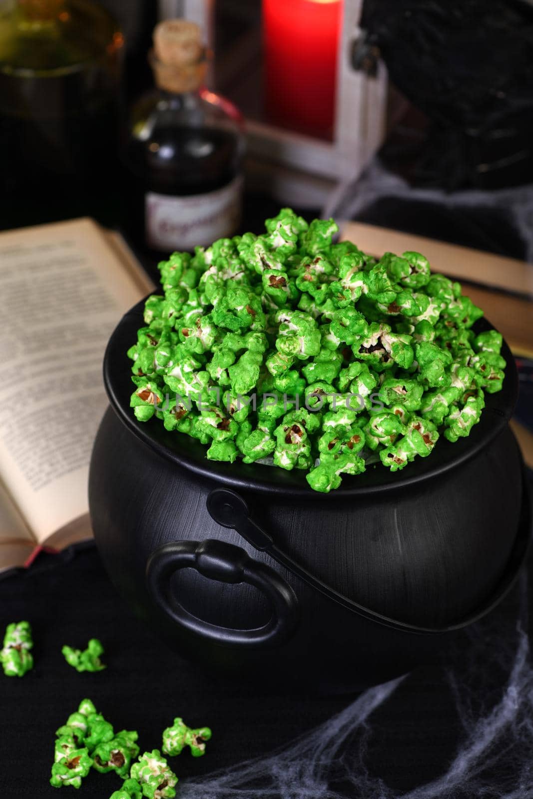 zombie boogers popcorn of Halloween. Tricks and Treats. Ideas and inspiration for spooky chic Halloween table decorations