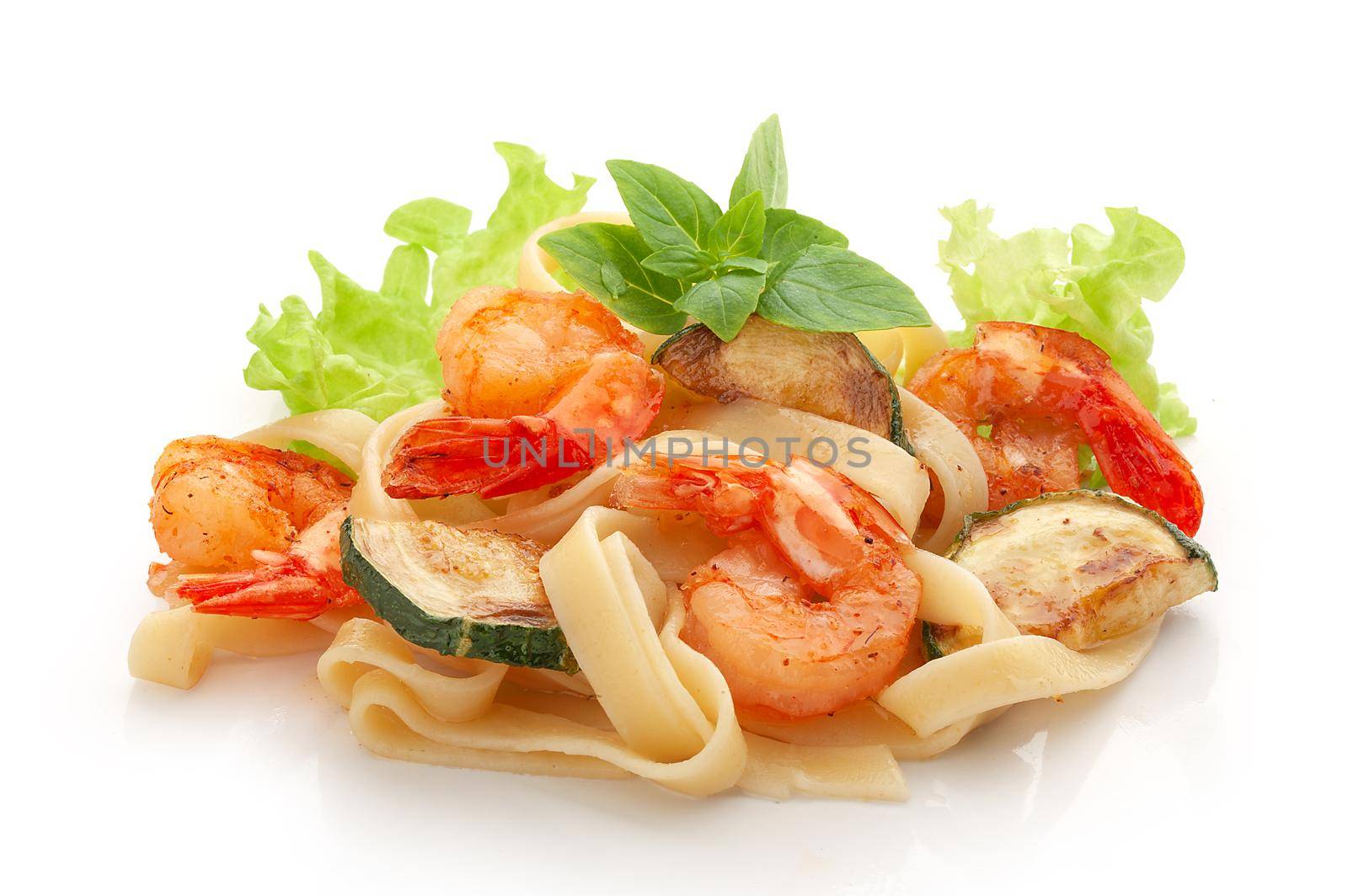 Fried shrimps with cabbage and pasta by Angorius