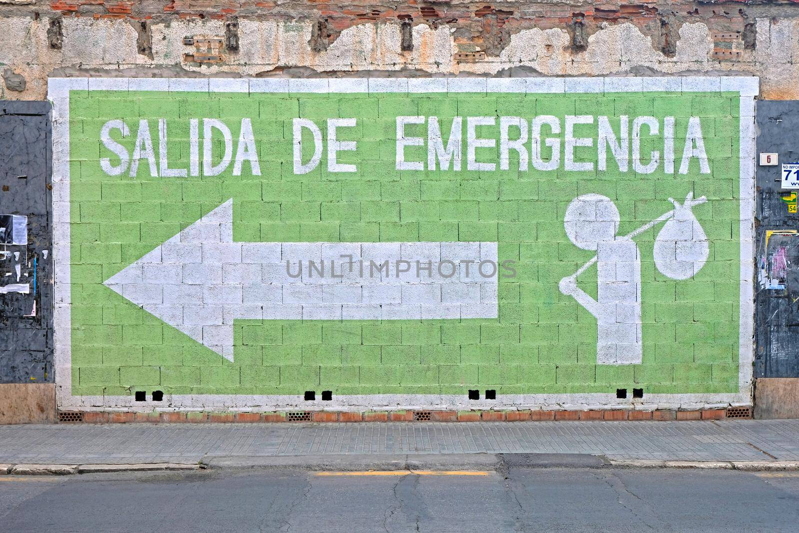 Emergency Exit ("Salida de Emergencia") street art in Malaga