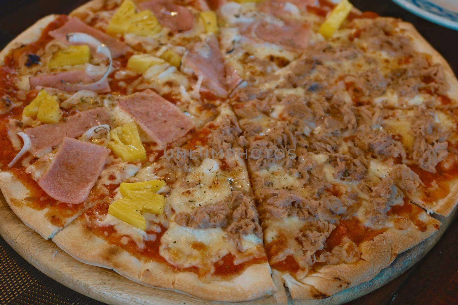 2 half pizza, hawaii and tuna cheese