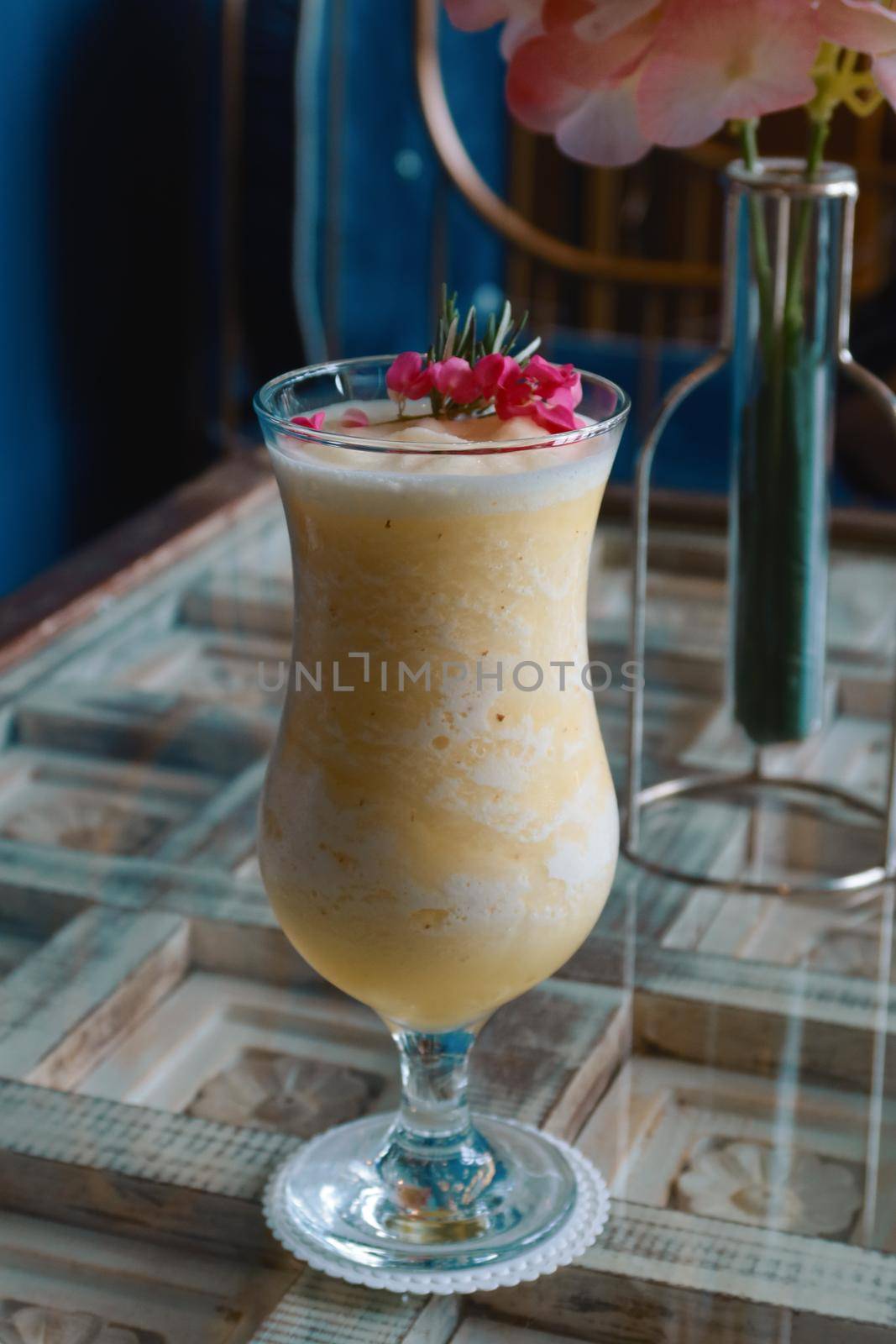 smoothie pineapple juice in glass