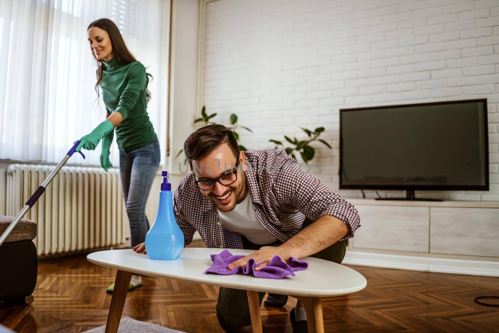 Couple cleaning apartment by djoronimo