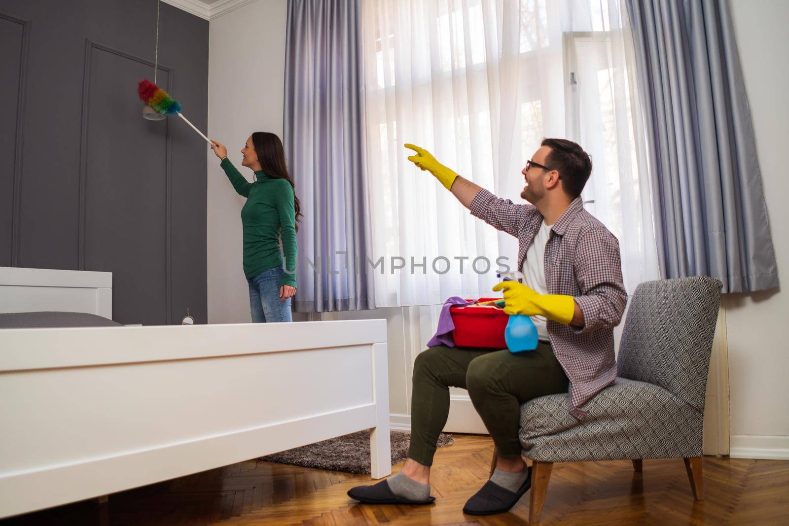 Couple cleaning apartment by djoronimo