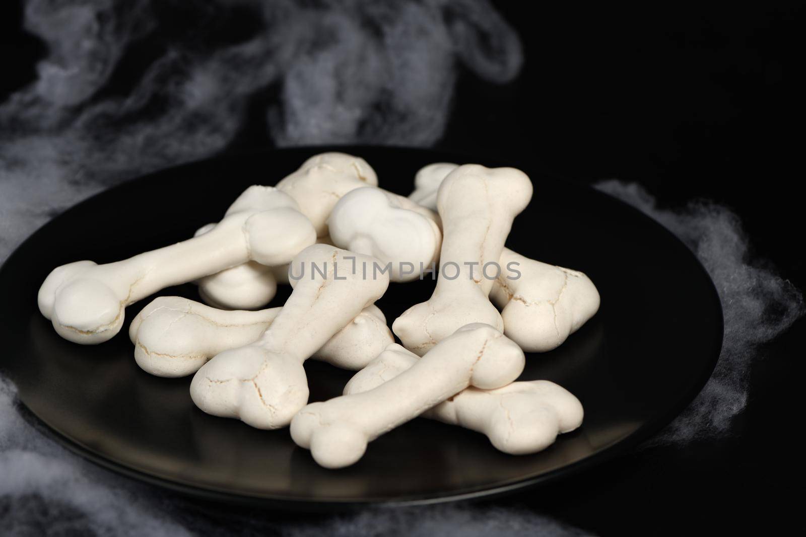 Creepy Meringue Bones, sweet treats for Halloween
