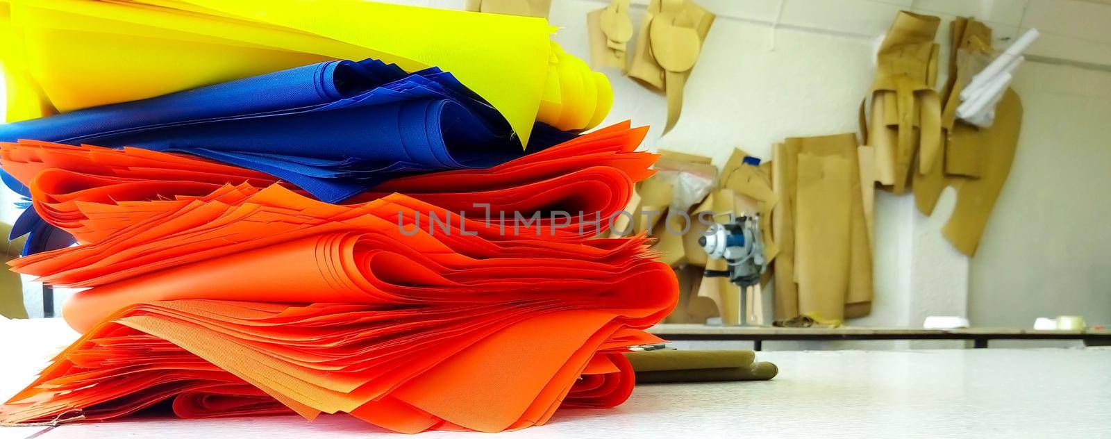 Various multicolored colors of silk fabric are laid out on the table.