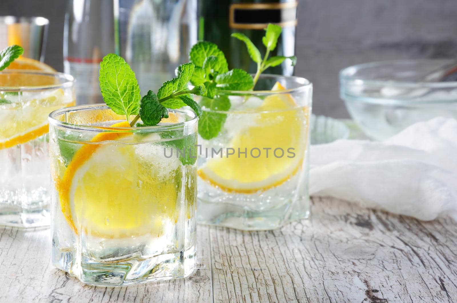 This is a light and refreshing summer cocktail with a white port, mixed with dry or sweet wine with a few drops of orange and a hint of mint.