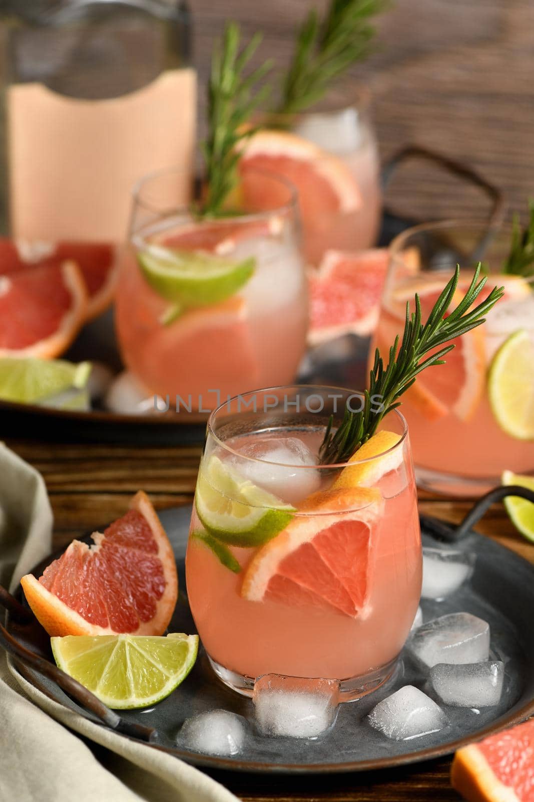 fresh grapefruit and lime cocktail by Apolonia