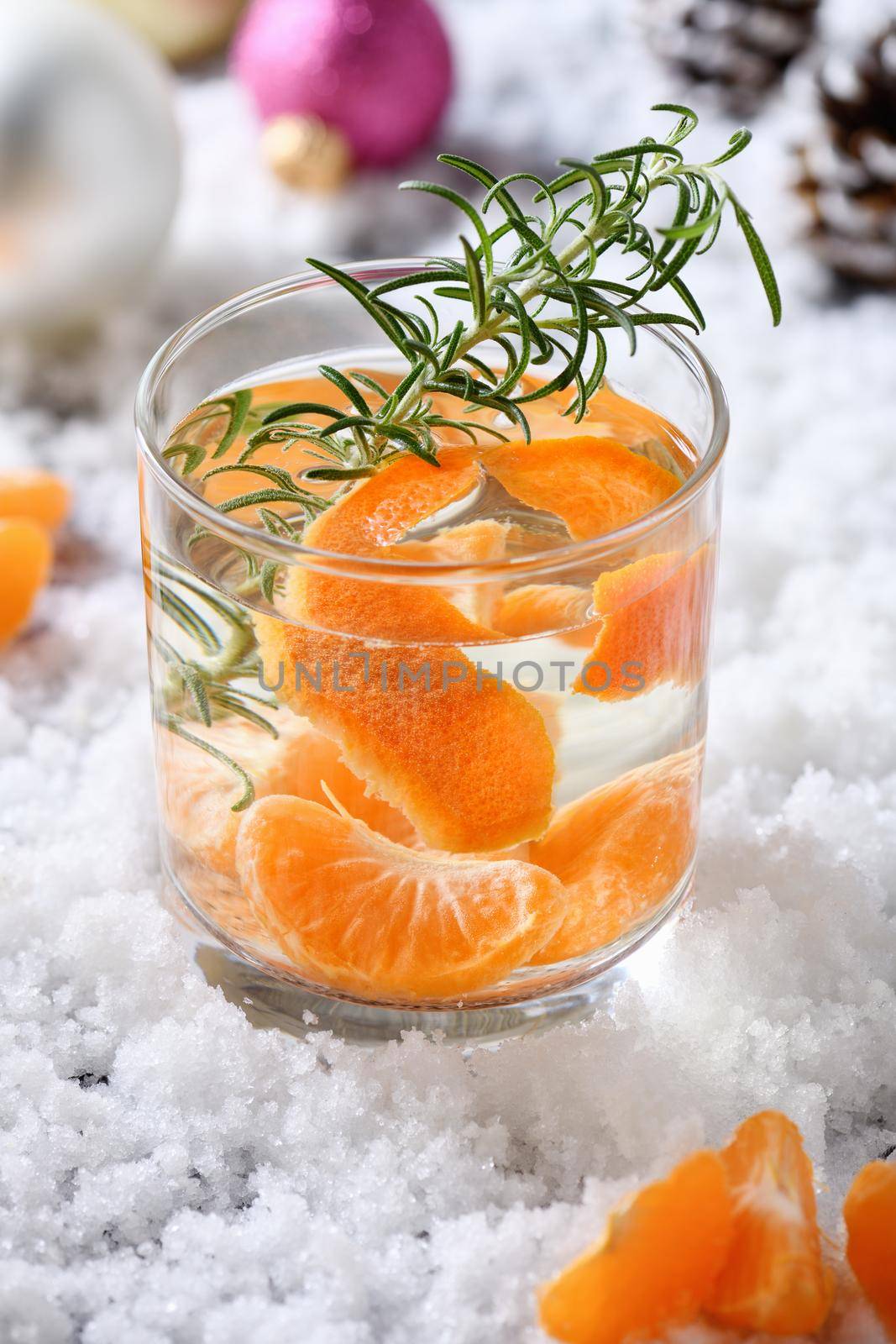 Recipe Christmas gin cocktail with clementine, ginger and rosemary
