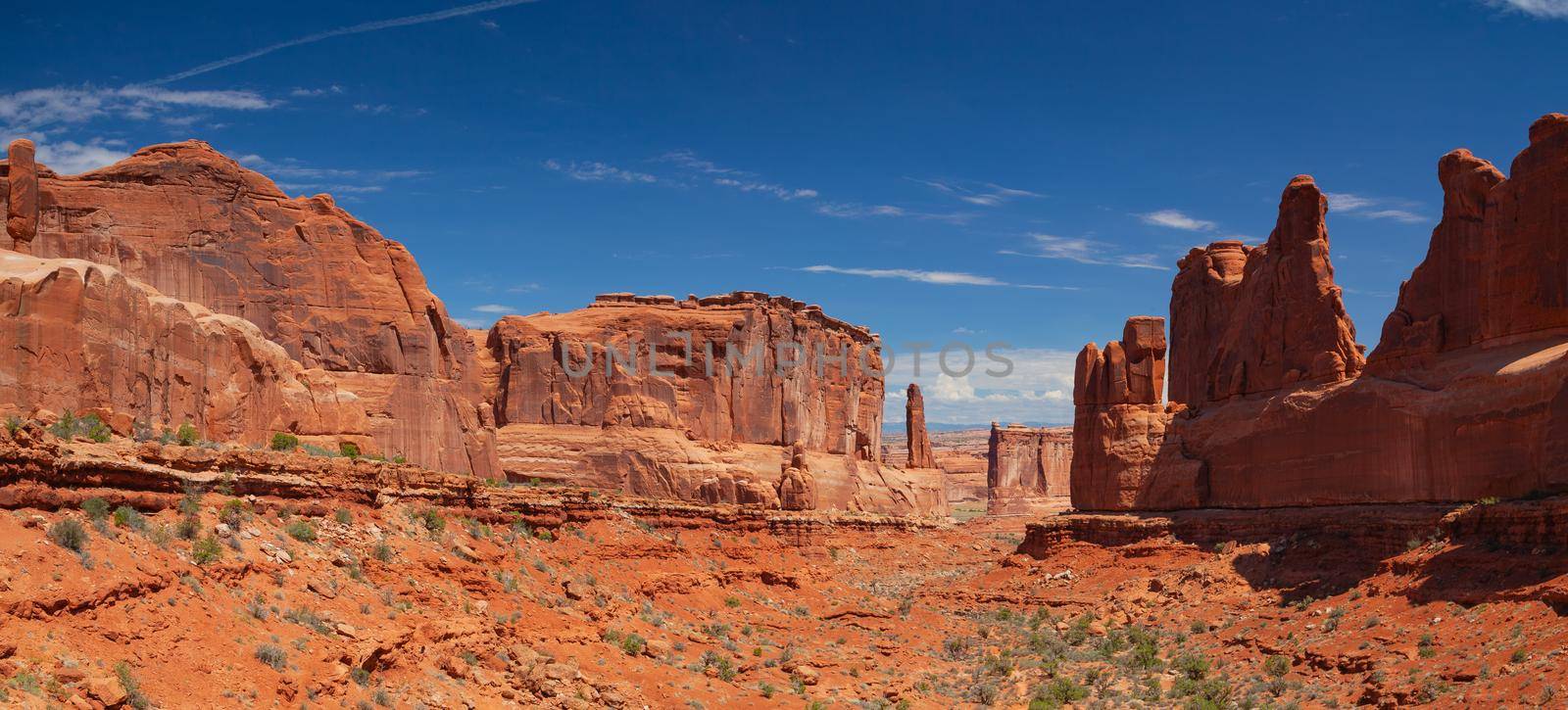 Arches National Park, Moab,Utah,USA.  Bordered by the Colorado River in the southeast, it is known as the site of more than 2,000 natural sandstone arches.