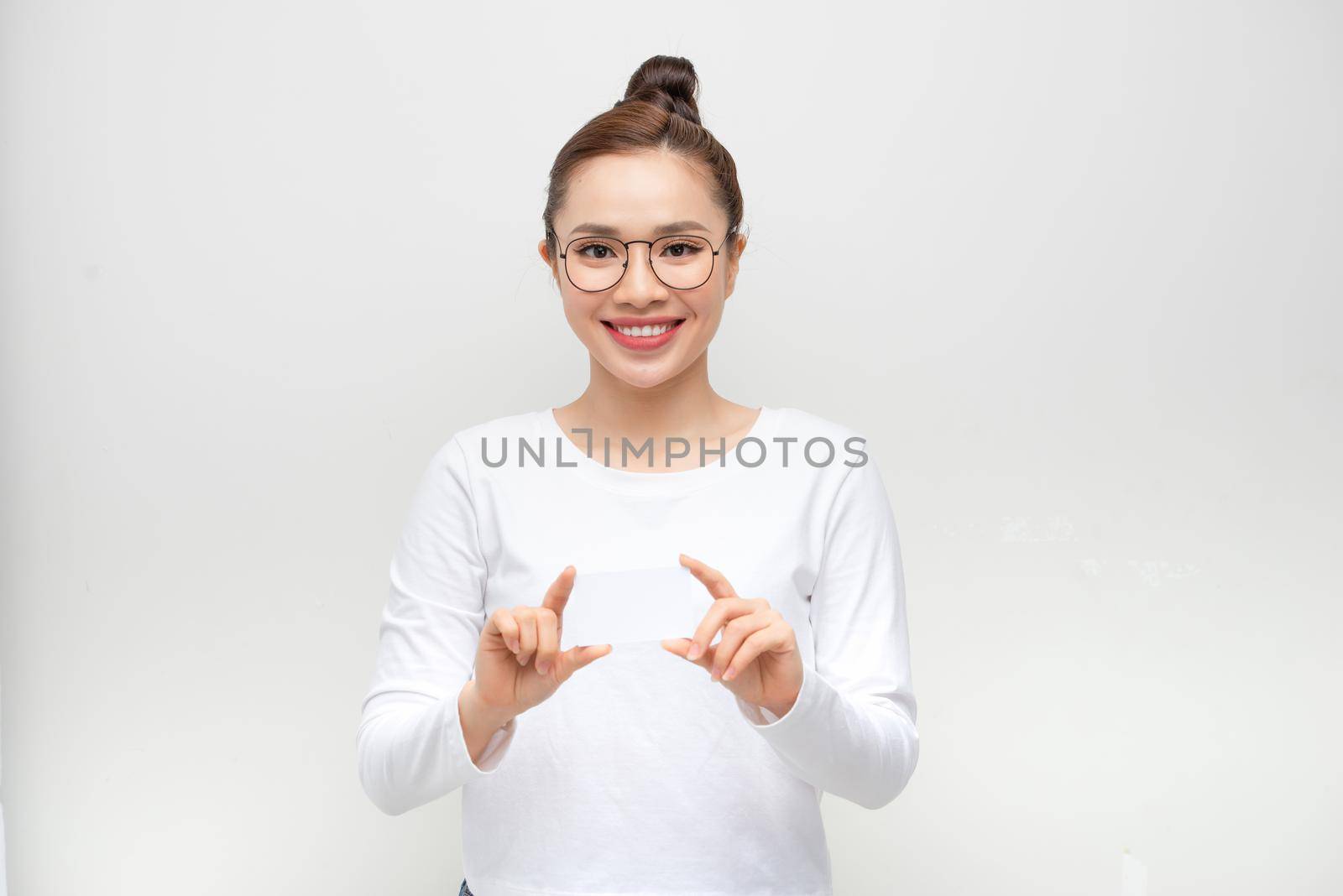 Casual style smiling woman portrait show blank card.