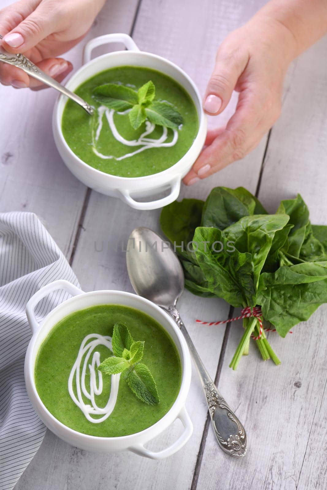 Spinach puree soup seasoned with cream and mint