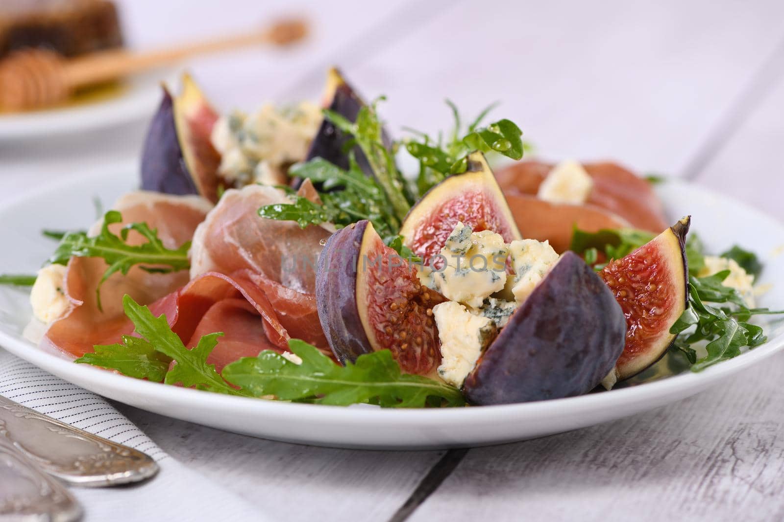 Prosciutto with figs and blue cheese by Apolonia