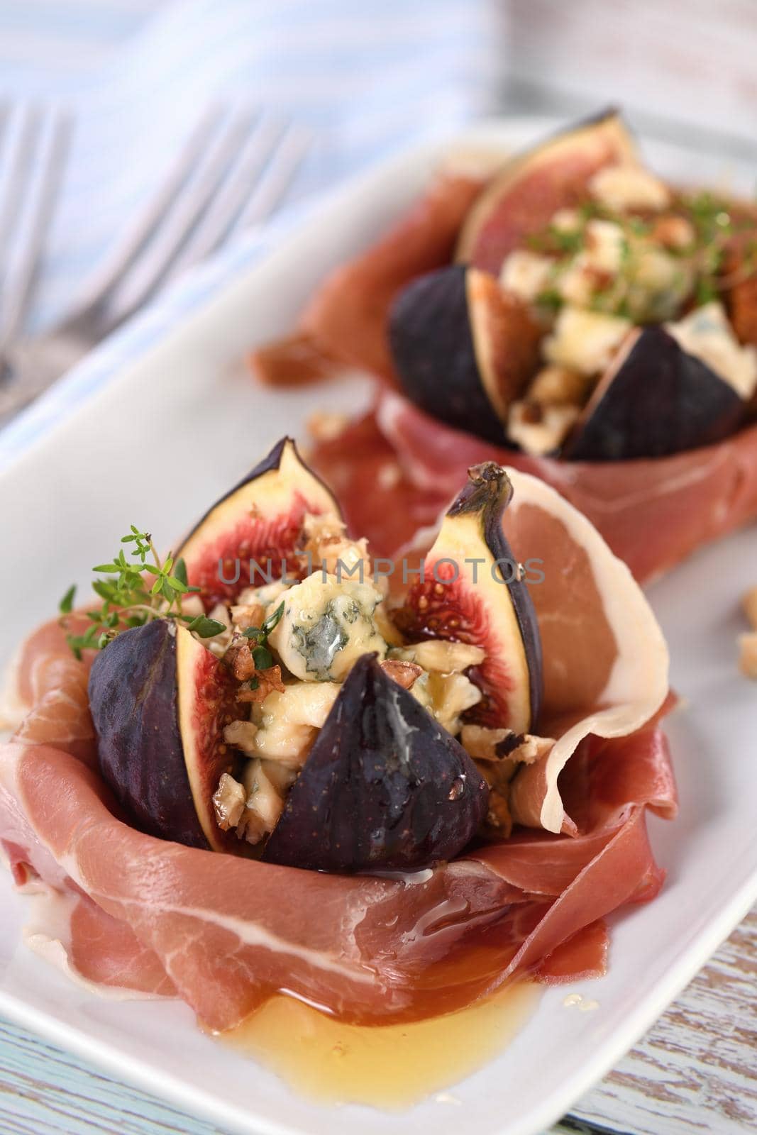 Figs wrapped in Parma ham by Apolonia