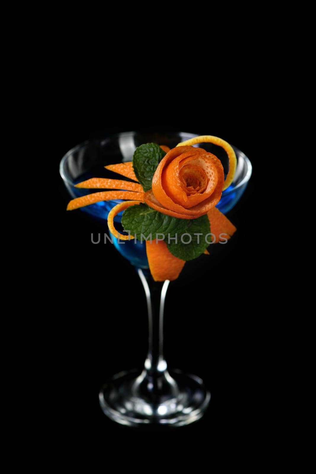 Art in orange- fruits carving. How to make to citrus garnish design for a drink. 