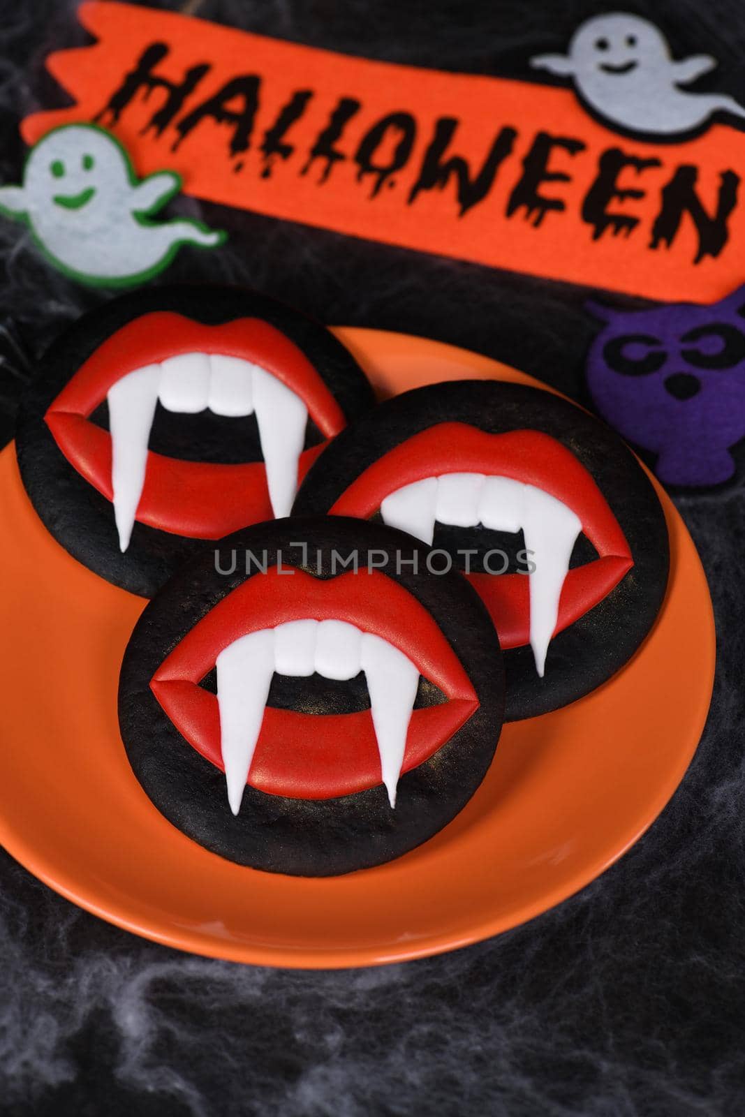 Vampire fangs- honey gingerbread cookies by Apolonia