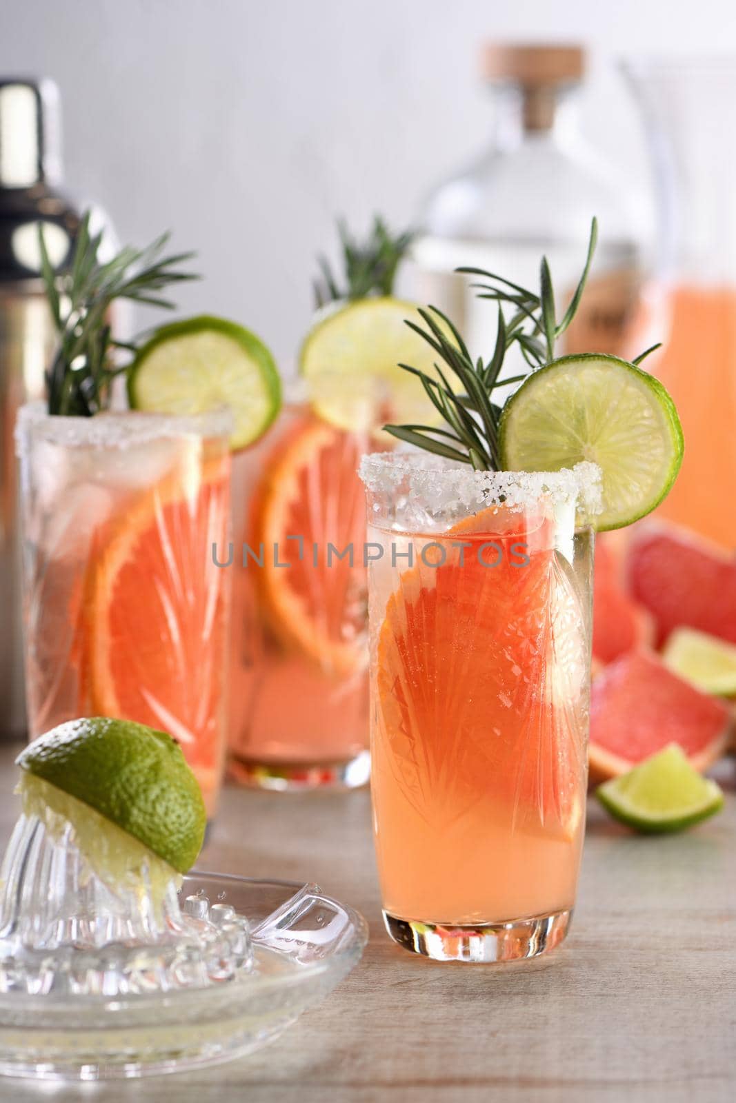 Cocktail fresh lime and rosemary combined with fresh grapefruit juice and tequila