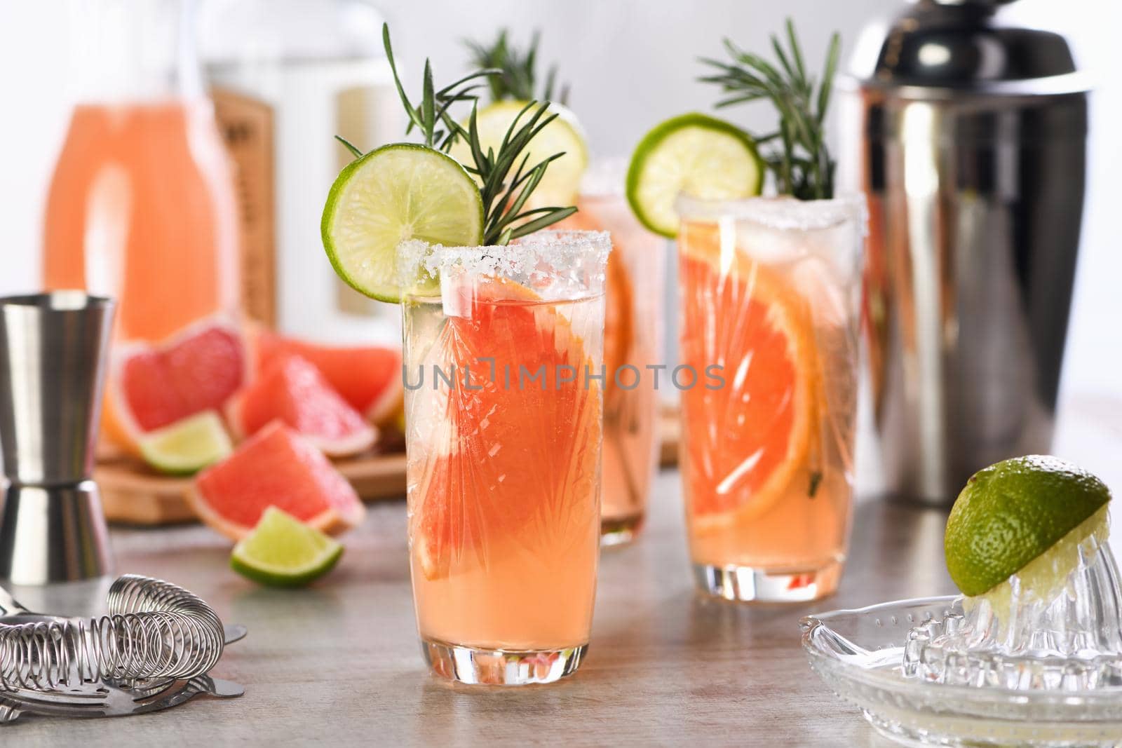 Cocktail fresh lime and rosemary combined with fresh grapefruit juice and tequila