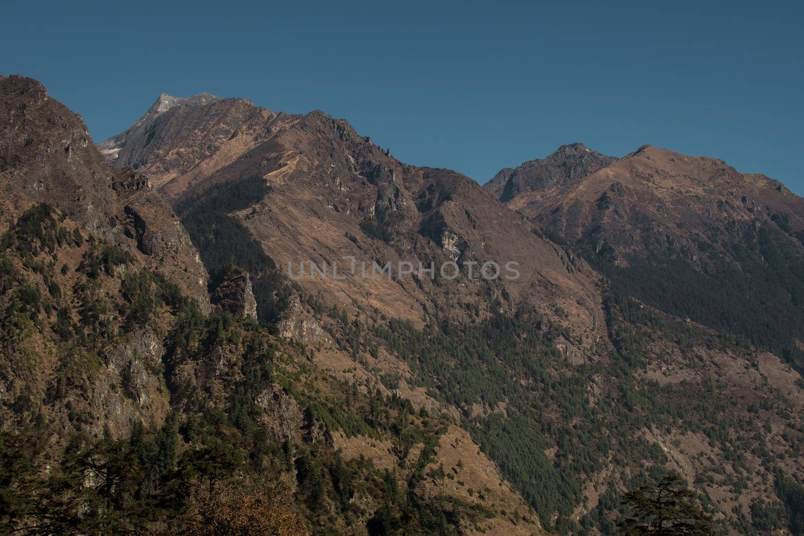 Nepalese mountain ranges along Annapurna circuit, Himalaya, Nepal, Asia